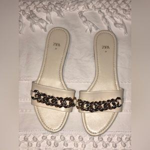 Zara Low heeled sandal with chain
